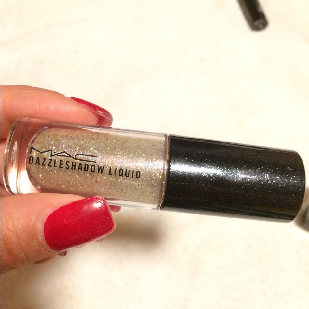 MAC DazzleShadow In Shade Not Afraid to Sparkle